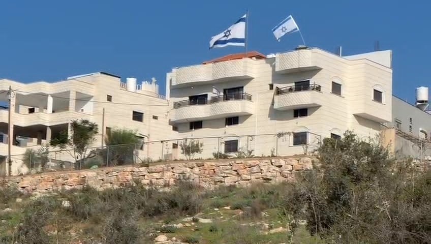 مهجّرون على عتبات مساكنهم.. حين تصبح بيوت الضفة ثكنات عسكرية للتنكيل